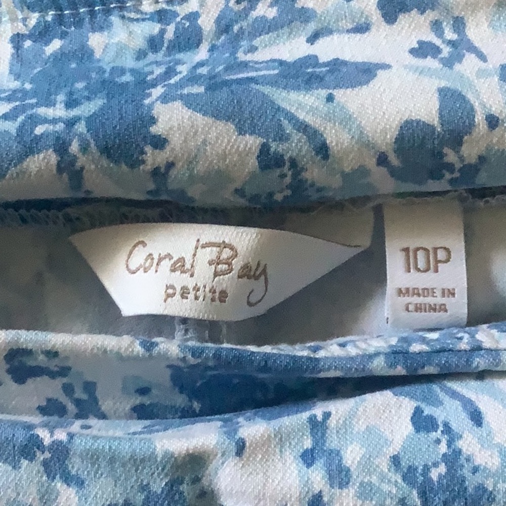 Coral Bay light blue flowered Capri with tummy tucking material. Very nice fit - Picture 5 of 7